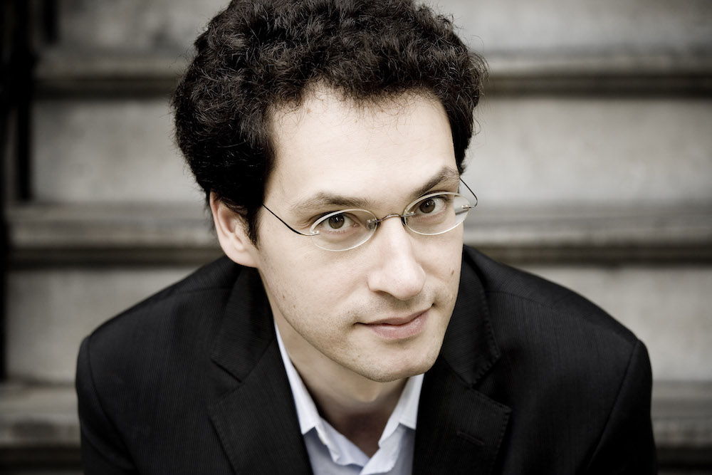 Shai Wosner Photo: Marco Borggreve
